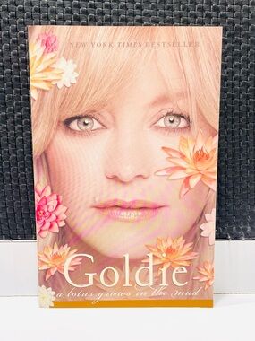 Autographed Goldie Hawn Book NEW!